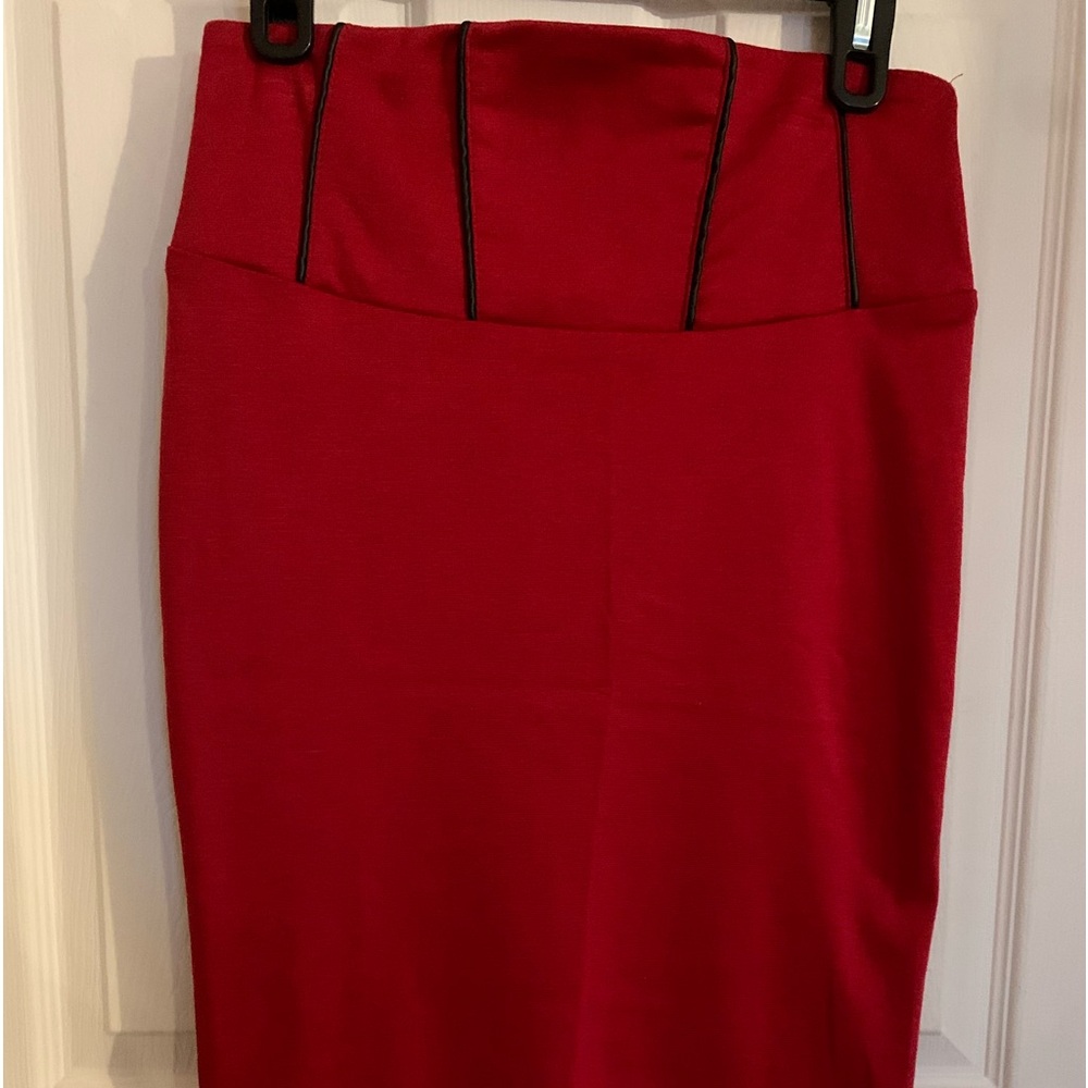 Women Red Fitted Skirt.                 Medium